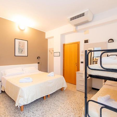 Hotel Galileo Римини Экстерьер фото