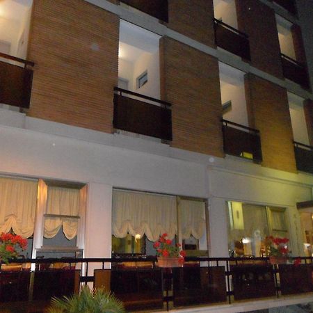 Hotel Galileo Римини Экстерьер фото