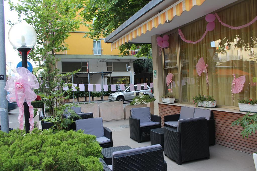 Hotel Galileo Римини Экстерьер фото