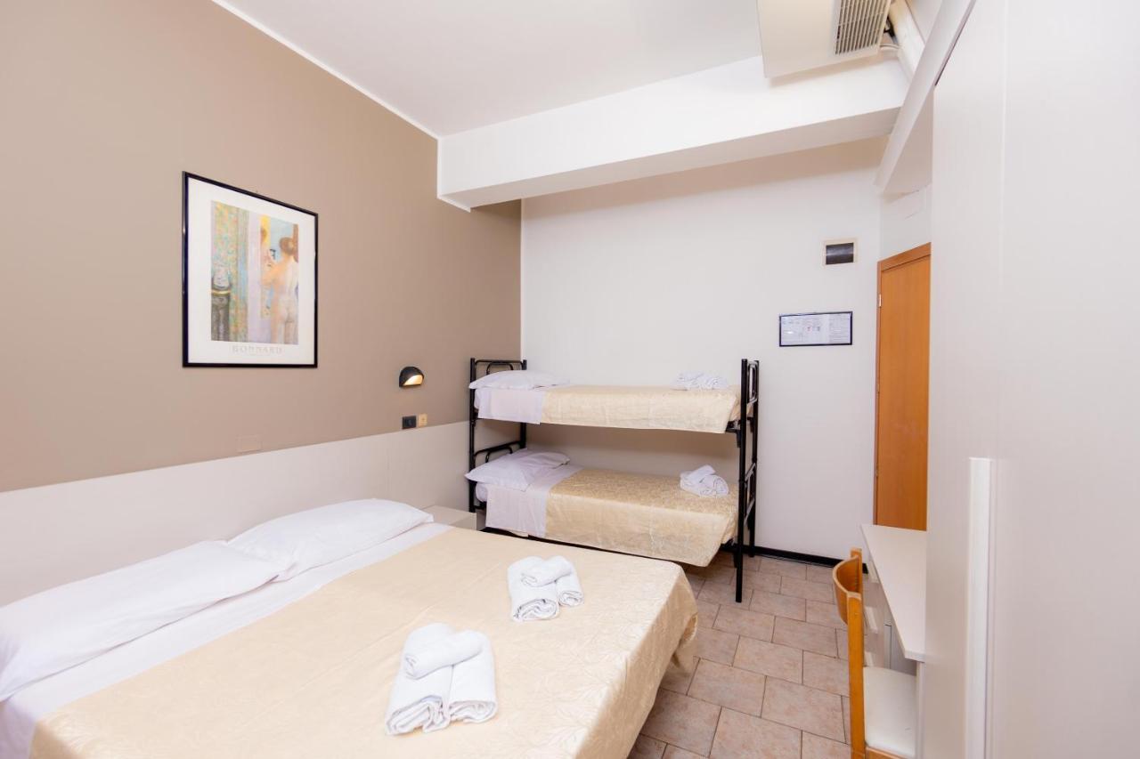 Hotel Galileo Римини Экстерьер фото