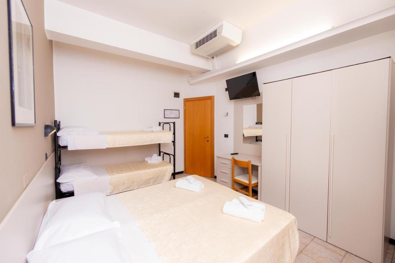 Hotel Galileo Римини Экстерьер фото