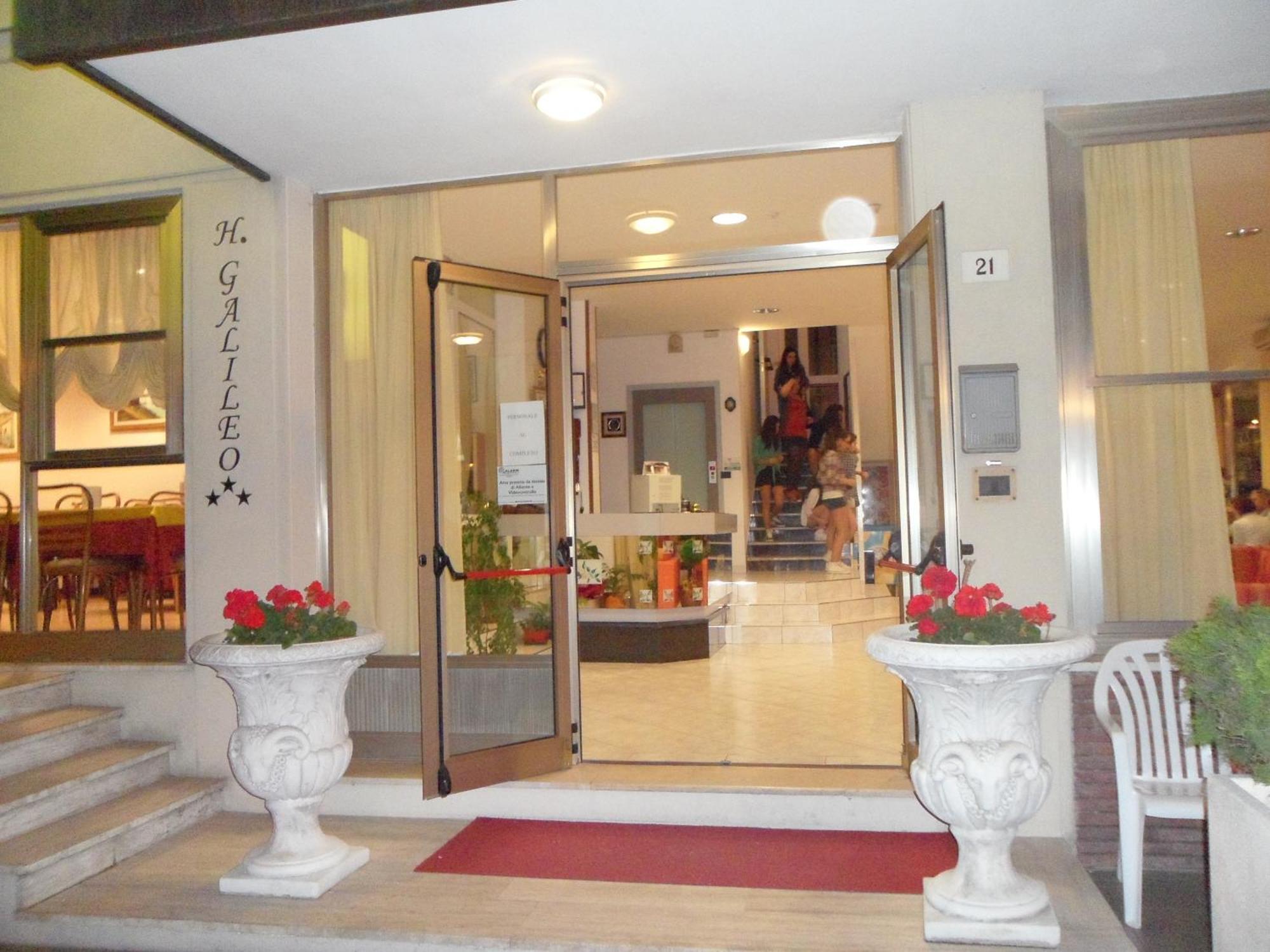 Hotel Galileo Римини Экстерьер фото