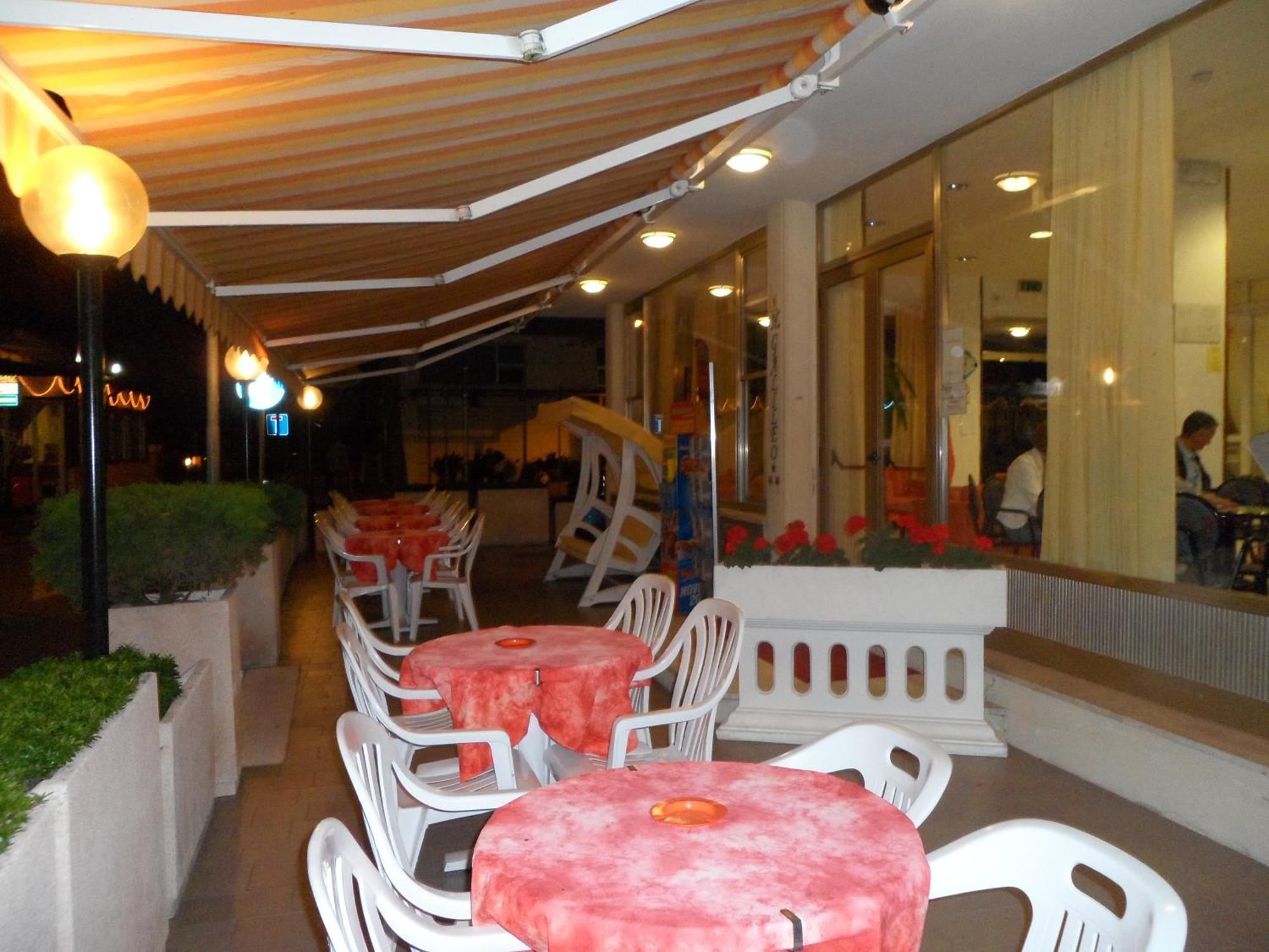 Hotel Galileo Римини Экстерьер фото