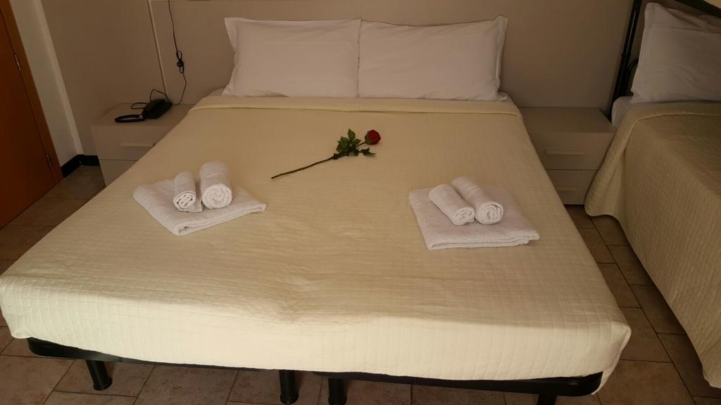 Hotel Galileo Римини Экстерьер фото